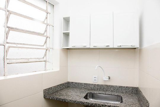 Cozinha de apartamento para alugar com 1 quarto, 29m² em Cidade Baixa, Porto Alegre