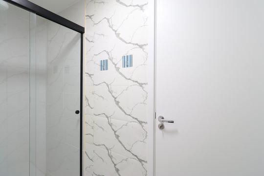 Banheiro  de apartamento para alugar com 1 quarto, 30m² em Parque Industrial Tomas Edson, São Paulo