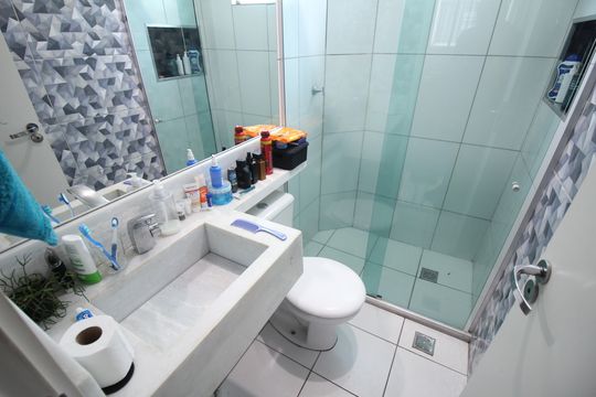 Banheiro de apartamento à venda com 2 quartos, 52m² em Santa Maria, Contagem