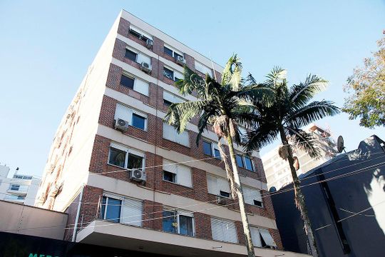 Fachada de apartamento para alugar com 2 quartos, 65m² em Auxiliadora, Porto Alegre
