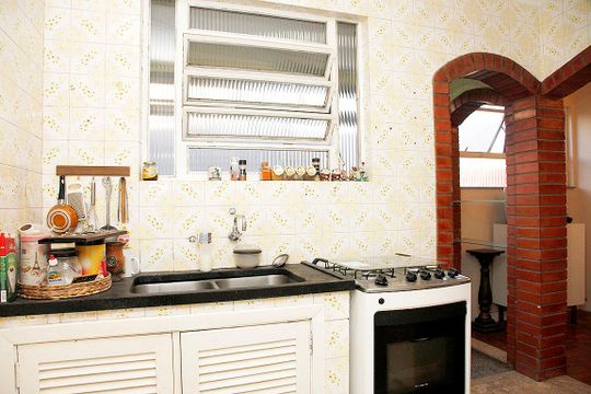Cozinha de apartamento para alugar com 2 quartos, 65m² em Auxiliadora, Porto Alegre