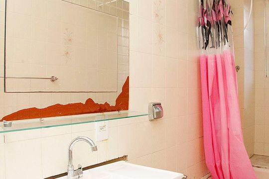 Banheiro de apartamento para alugar com 2 quartos, 65m² em Auxiliadora, Porto Alegre