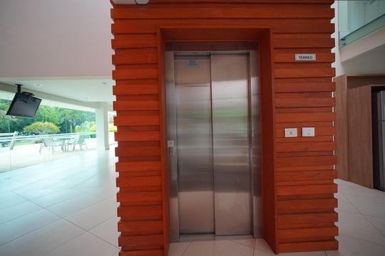 Elevador  de apartamento para alugar com 1 quarto, 80m² em Canasvieiras, Florianópolis