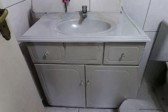 Banheiro de apartamento à venda com 2 quartos, 60m² em Jardim Dona Leopoldina, Porto Alegre