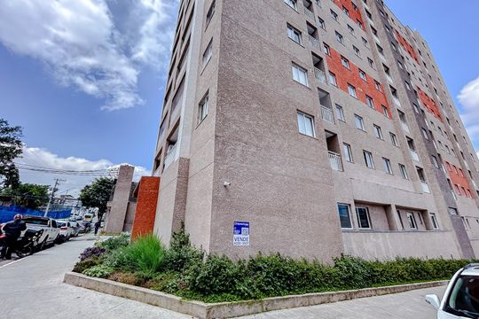 Fachada com Plaquinha de apartamento para alugar com 2 quartos, 34m² em Vila Ré, São Paulo