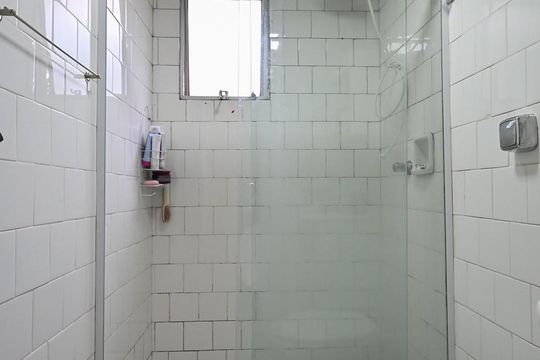 Banheiro de apartamento para alugar com 2 quartos, 58m² em Jardim Umuarama, São Paulo