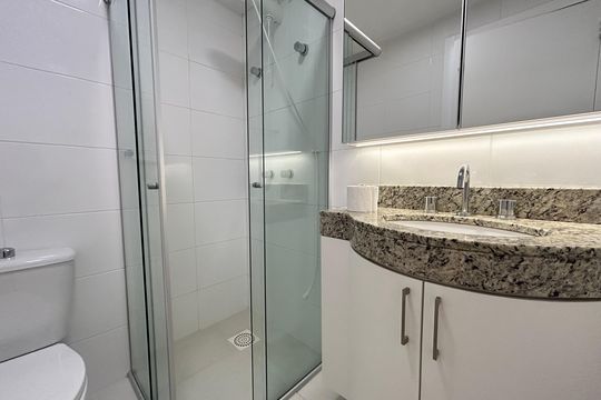 Banheiro social de apartamento para alugar com 2 quartos, 70m² em Itacorubi, Florianópolis
