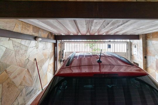 Garagem de casa à venda com 3 quartos, 134m² em Jardim Oriental, São Paulo