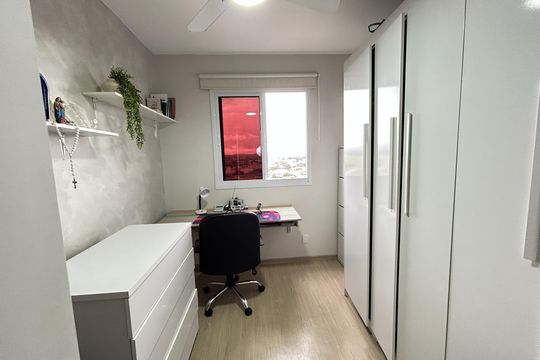 Quarto 1 de apartamento para alugar com 2 quartos, 52m² em Marechal Hermes, Rio de Janeiro