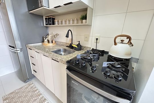 Cozinha de apartamento para alugar com 2 quartos, 52m² em Marechal Hermes, Rio de Janeiro