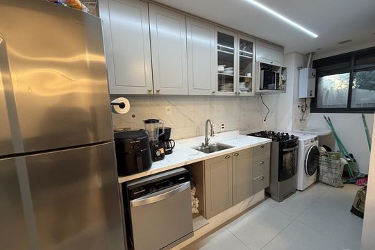 Cozinha de apartamento à venda com 2 quartos, 71m² em Jardim Lindóia, Porto Alegre