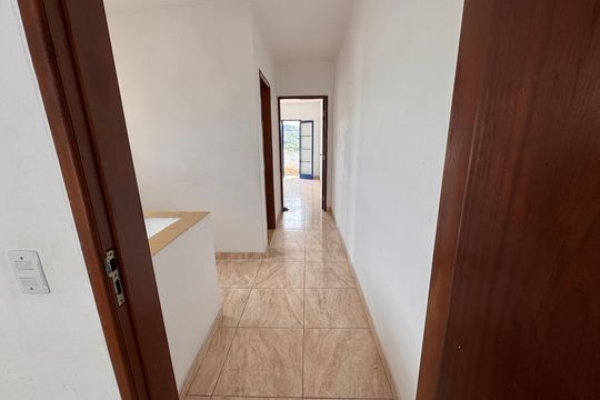 Corredor de casa para alugar com 2 quartos, 80m² em Parque Bahia, Cotia