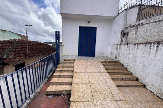 Fachada de casa para alugar com 2 quartos, 80m² em Parque Bahia, Cotia