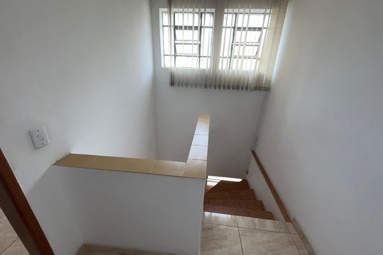 Corredor  de casa para alugar com 2 quartos, 80m² em Parque Bahia, Cotia