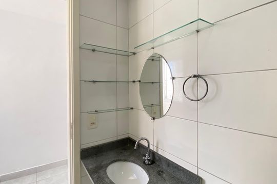 Banheiro  de apartamento para alugar com 1 quarto, 33m² em Vila Granada, São Paulo