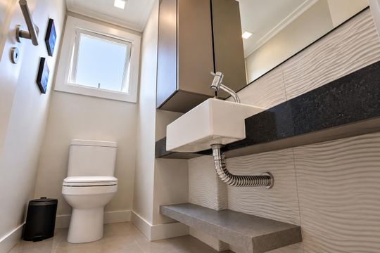 Lavabo de apartamento para alugar com 1 quarto, 53m² em Três Figueiras, Porto Alegre