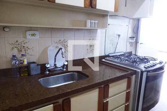 Cozinha de apartamento para alugar com 2 quartos, 120m² em Itararé, São Vicente