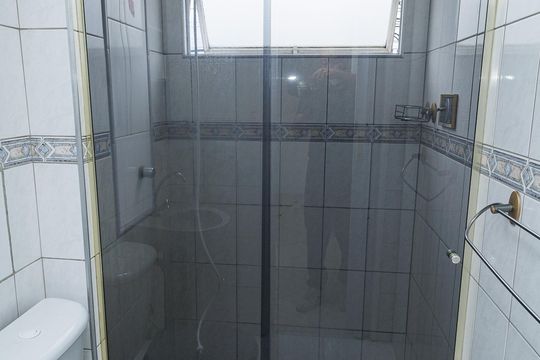 Banheiro de apartamento para alugar com 2 quartos, 50m² em Campo Grande, Rio de Janeiro