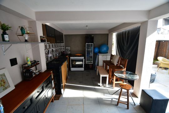 Varanda de casa à venda com 3 quartos, 331m² em Parque Imperador, Campinas
