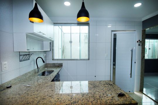 Cozinha de casa para alugar com 1 quarto, 35m² em Coelho Neto, Rio de Janeiro