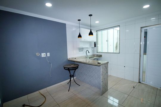 Sala de casa para alugar com 1 quarto, 35m² em Coelho Neto, Rio de Janeiro