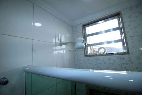 Banheiro de casa para alugar com 1 quarto, 35m² em Coelho Neto, Rio de Janeiro