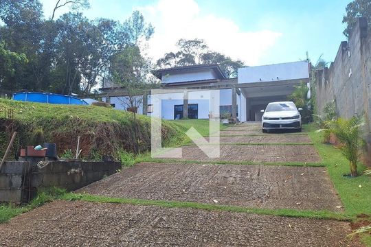 Casa para alugar com 3 quartos, 875m² em Parque Sinai, Santana de Parnaíba