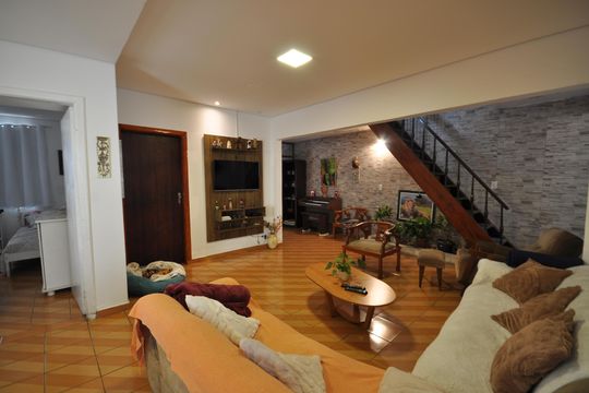 Casa à venda com 4 quartos, 319m² em Vila Nivi, São Paulo
