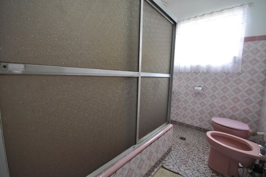 Banheiro 1 de casa à venda com 4 quartos, 319m² em Vila Nivi, São Paulo