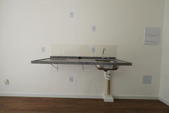 Cozinha de kitnet/studio para alugar com 1 quarto, 26m² em Liberdade, São Paulo