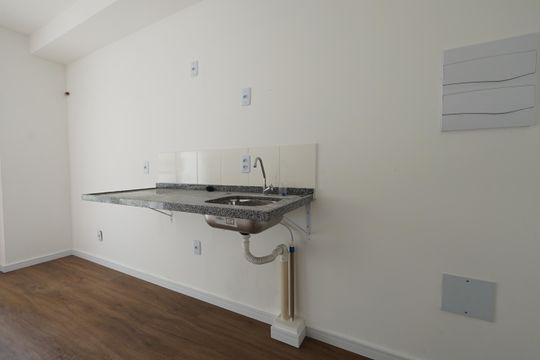 Cozinha de kitnet/studio para alugar com 1 quarto, 26m² em Liberdade, São Paulo