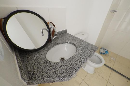 Banheiro de kitnet/studio para alugar com 1 quarto, 26m² em Liberdade, São Paulo
