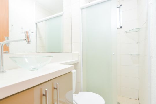 Banheiro de apartamento para alugar com 2 quartos, 42m² em Água Chata, Guarulhos