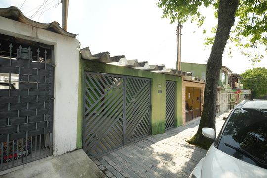 Fachada de casa à venda com 2 quartos, 125m² em Vila Bela Vista, Santo André