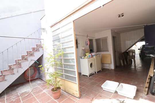 Quintal Fundos de casa à venda com 4 quartos, 220m² em Campo Grande, São Paulo