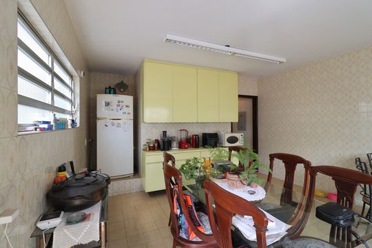 Cozinha de casa à venda com 4 quartos, 220m² em Campo Grande, São Paulo