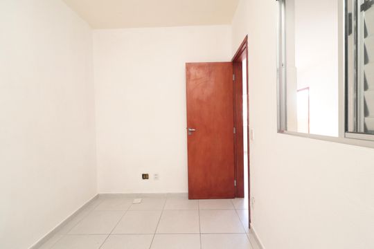 Quarto 2 de casa para alugar com 2 quartos, 42m² em Jardim Itapemirim, São Paulo