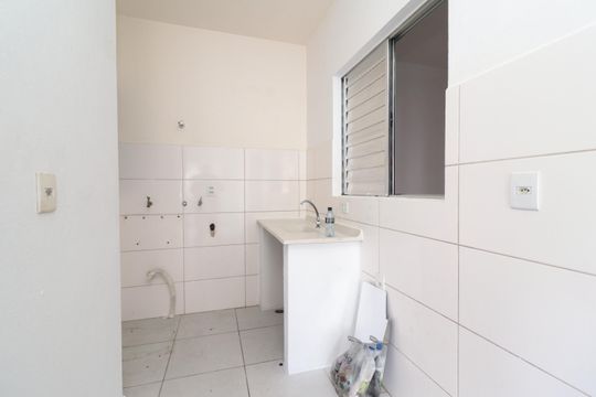 Cozinha e Área de Serviço de casa para alugar com 2 quartos, 42m² em Jardim Itapemirim, São Paulo