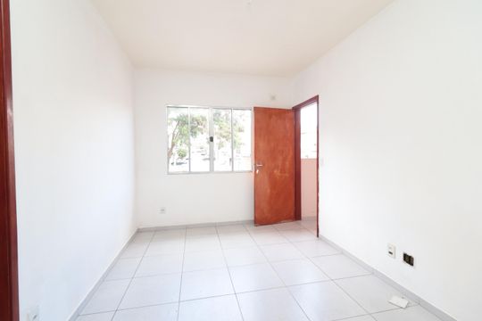 Sala de casa para alugar com 2 quartos, 42m² em Jardim Itapemirim, São Paulo