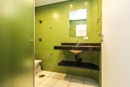Banheiro de apartamento para alugar com 1 quarto, 48m² em Vila Mariana, São Paulo