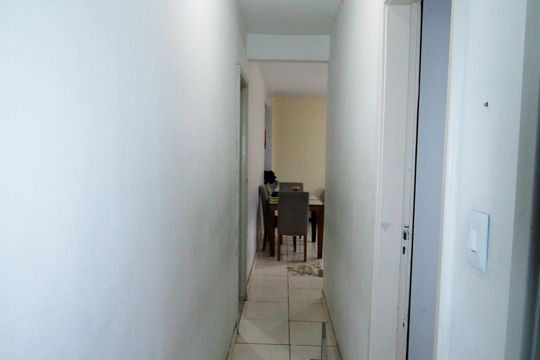 Corredor de apartamento à venda com 2 quartos, 96m² em Olaria, Rio de Janeiro