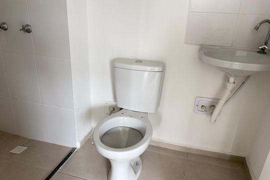 Banheiro social de apartamento para alugar com 2 quartos, 47m² em Mooca, São Paulo