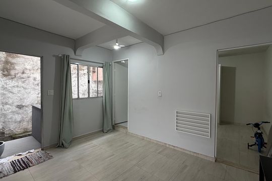 Casa para alugar com 2 quartos, 70m² em Vila America, Carapicuíba