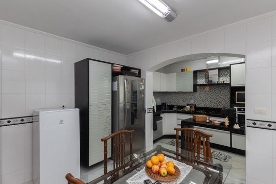 Cozinha  de casa à venda com 4 quartos, 250m² em Jardim Virginia Bianca, São Paulo
