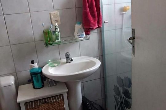 Banheiro 1 de casa de condomínio à venda com 3 quartos, 79m² em Vila Nova, Porto Alegre