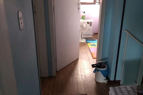 Corredor de casa de condomínio à venda com 3 quartos, 79m² em Vila Nova, Porto Alegre