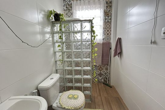 Banheiro de casa para alugar com 1 quarto, 70m² em Vila Valqueire, Rio de Janeiro
