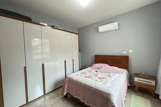 Quarto de casa para alugar com 1 quarto, 70m² em Vila Valqueire, Rio de Janeiro