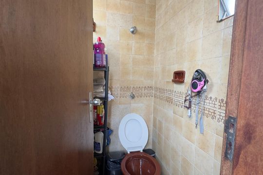 Banheiro de serviço de apartamento à venda com 2 quartos, 60m² em Lourdes, Belo Horizonte