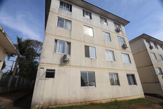 Fachada do bloco de apartamento à venda com 2 quartos, 50m² em Olaria, Canoas